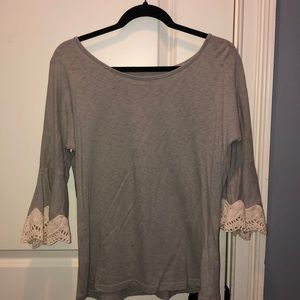 3/4 length sleeve shirt